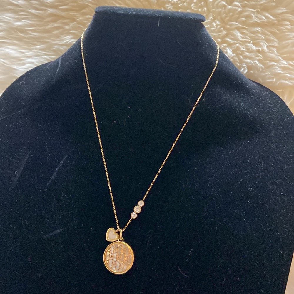 🩷 MICHAEL KORS MONOGRAM PENDANT 20” GOLD TONE NECKLACE GREAT CONDITION - Picture 3 of 3